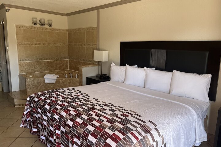 Room 25 of 38