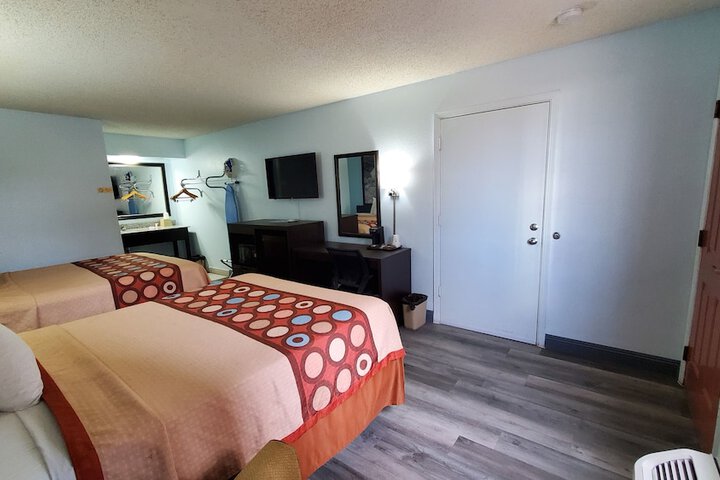 Room 28 of 40