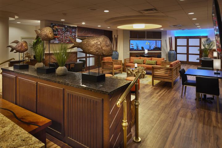 Lounge 19 of 23