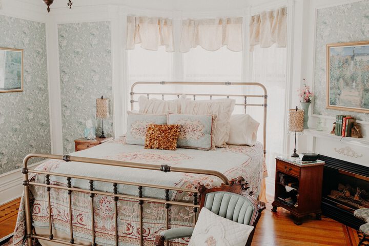 Aurora Staples Inn
