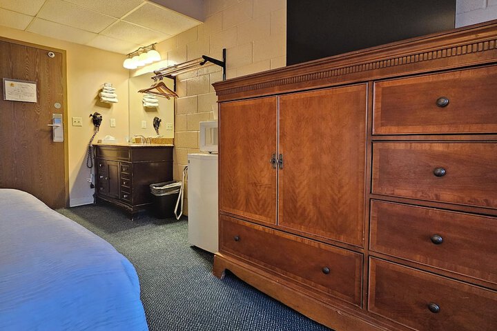 Room 32 of 62