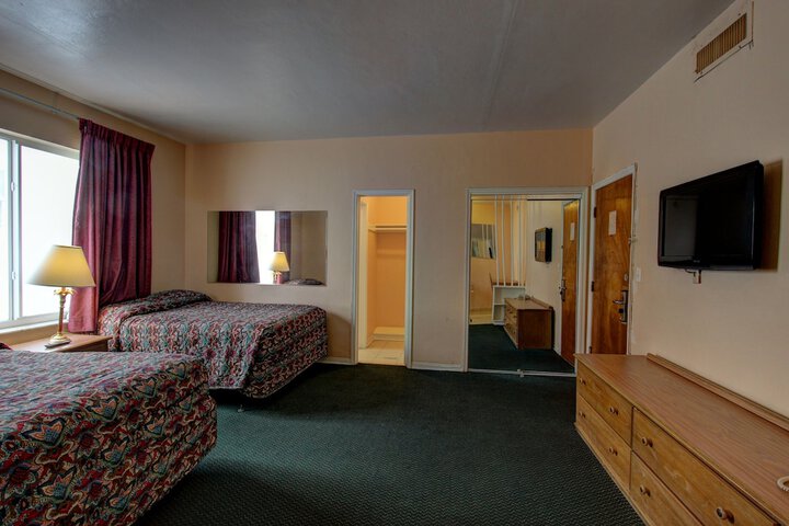 Room 16 of 34