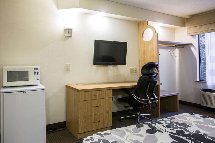 Room 28 of 53