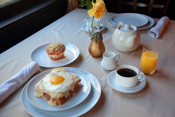 Breakfast/Coffee Service 29 of 39