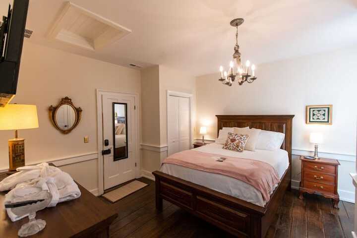 Room 11 of 19