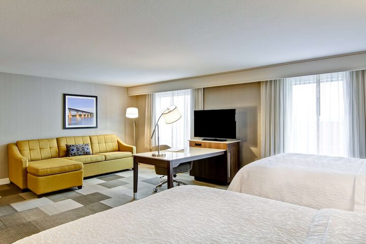 Hampton Inn & Suites by Hilton Saskatoon Airport
