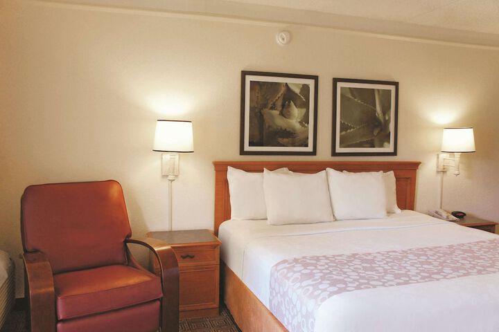 Room 9 of 18