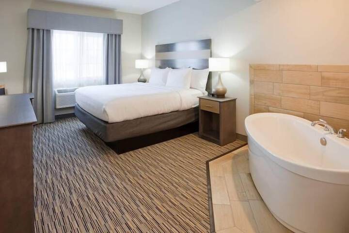 GrandStay Cannon Falls