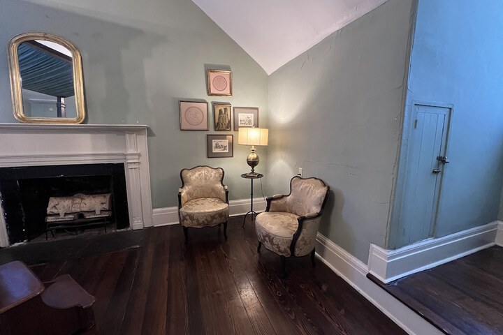 Room 33 of 65