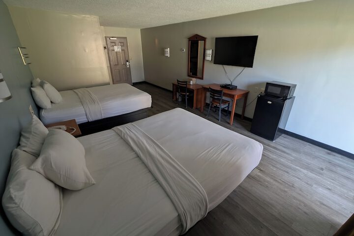 Crystal Inn Neptune