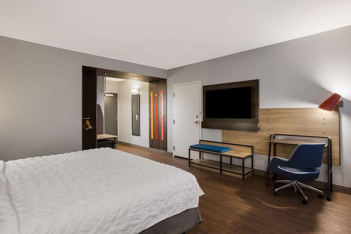 Room 18 of 48