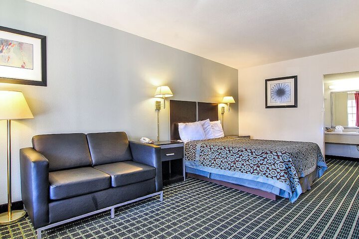 Room 32 of 48