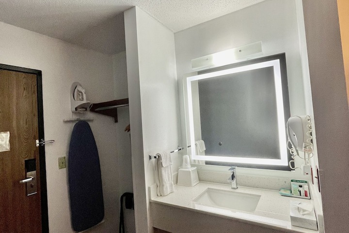 Room 16 of 19