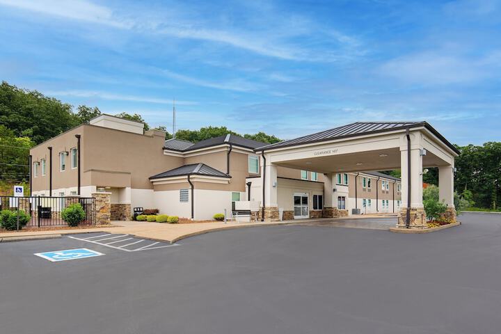 Hotel 4 of 66