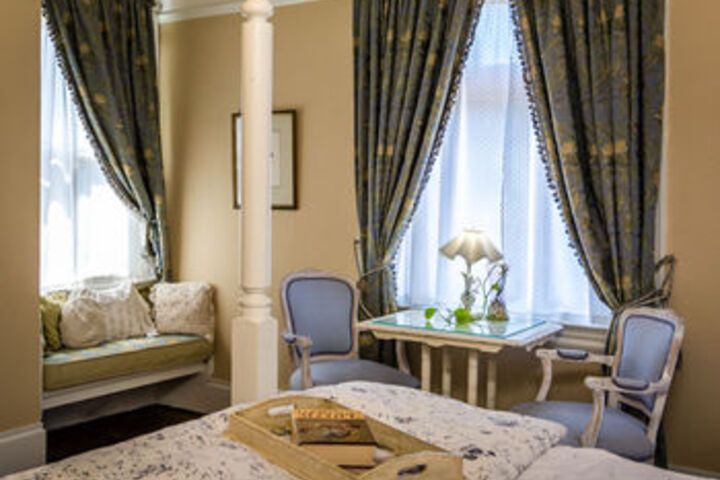 Joshua Inn Bed & Breakfast