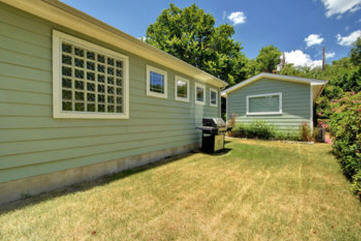 Convenient City Spot with Green Space by RedAwning