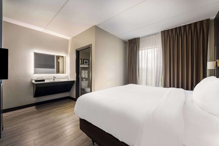 Room 52 of 66