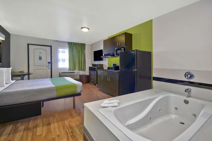 Room 12 of 38