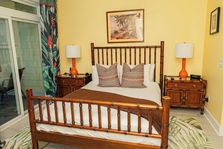 Waters Edge Inn - Adults Only