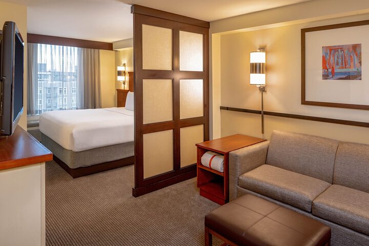 Room 11 of 28