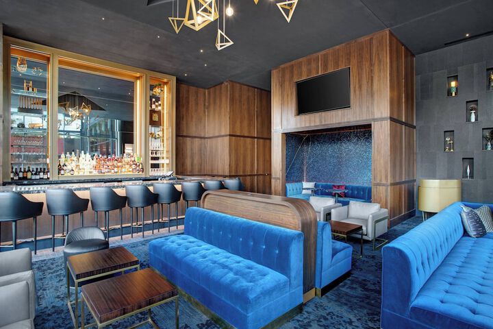 Lounge 57 of 65