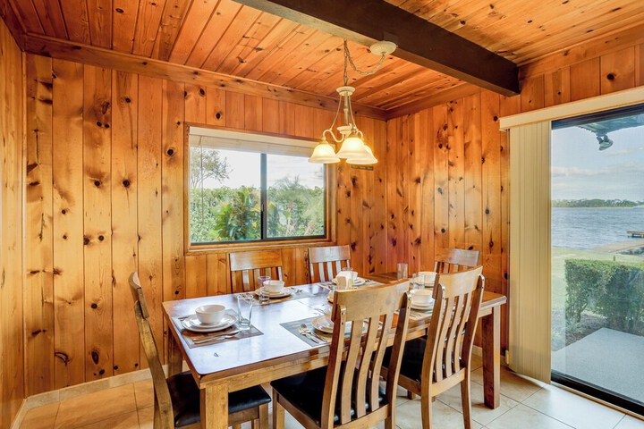 Lakefront Home w / Game Room Kayaks, & Fire Pit
