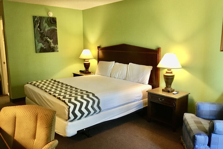 RIVER ROCK INN