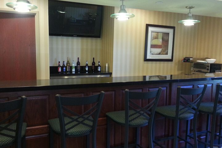 Cobblestone Inn & Suites - Bloomfield