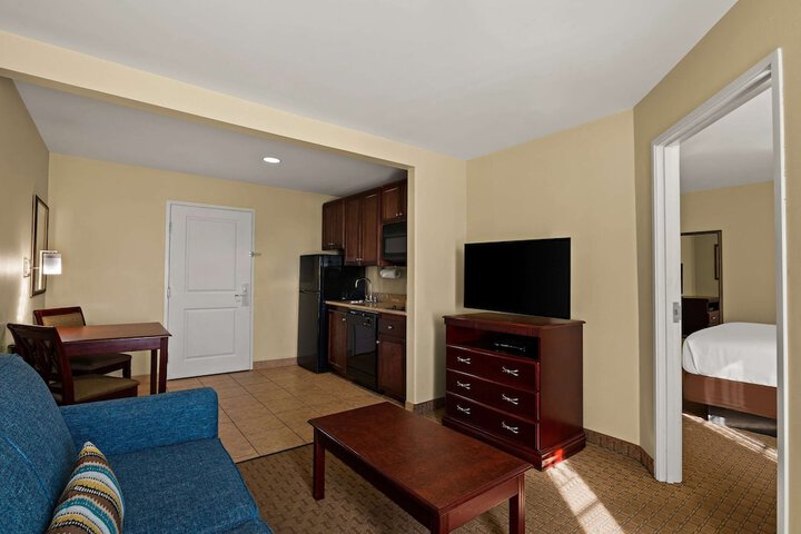 Room 17 of 35