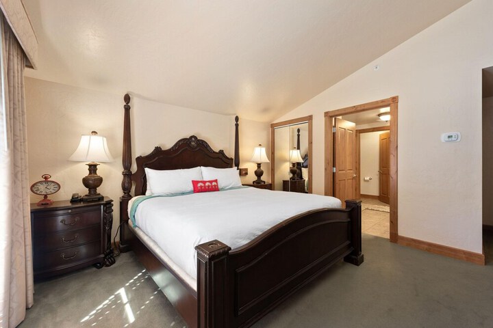 Villas at Zermatt Resort - Condos