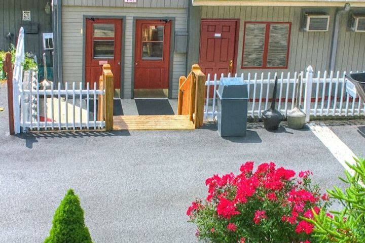 Smoketree Lodge