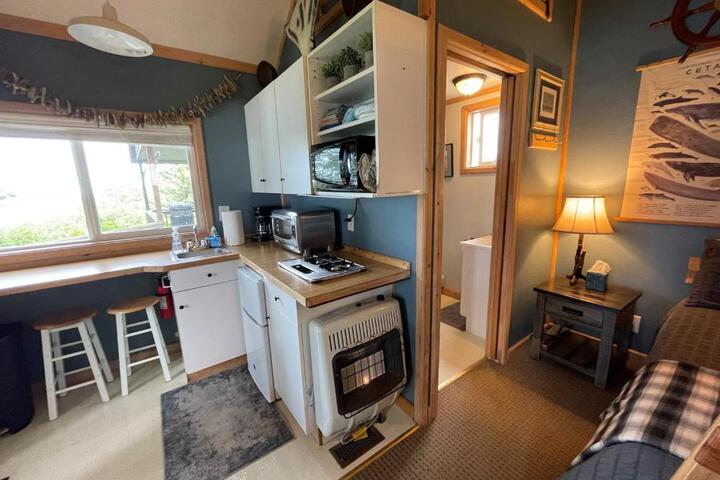 Lost Anchor Cabins - Ocean-view cabins on the bluff