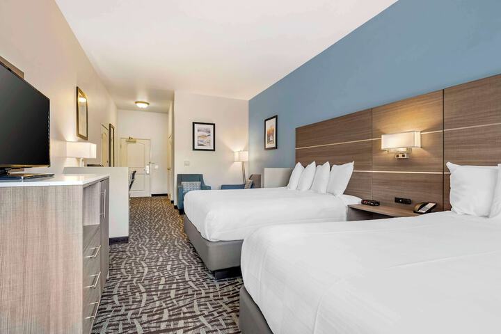 Best Western Plus Lake Elsinore Inn & Suites