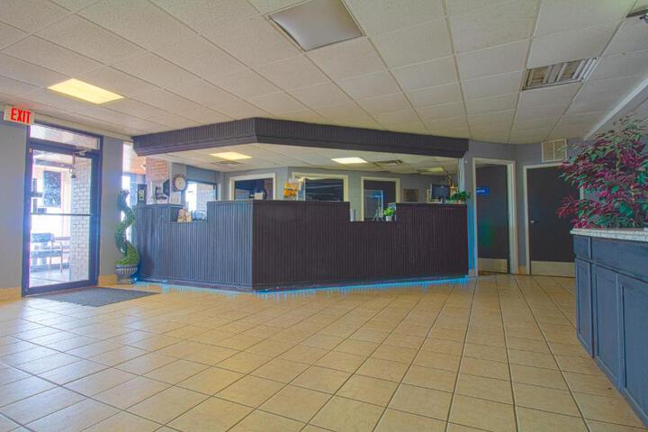 American Best Inn by OYO I-35 Perry near Lake McMurtry