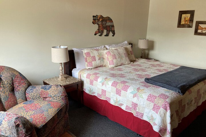 BEARADISE MOTEL