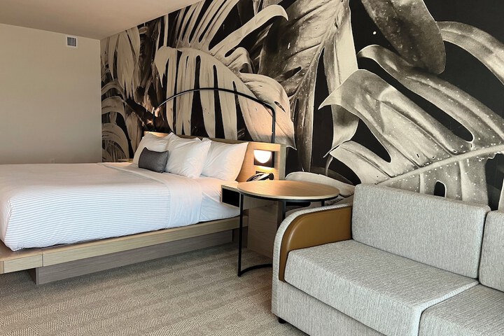 Room 62 of 104
