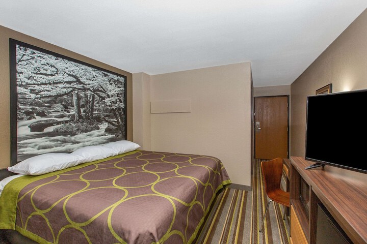 Room 16 of 19