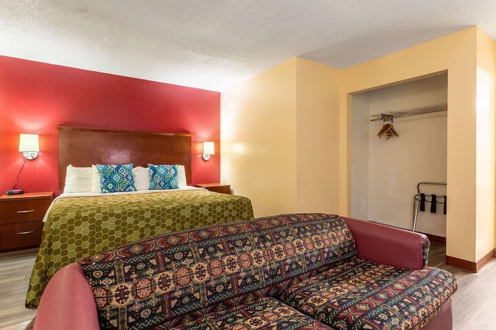 Room 13 of 22