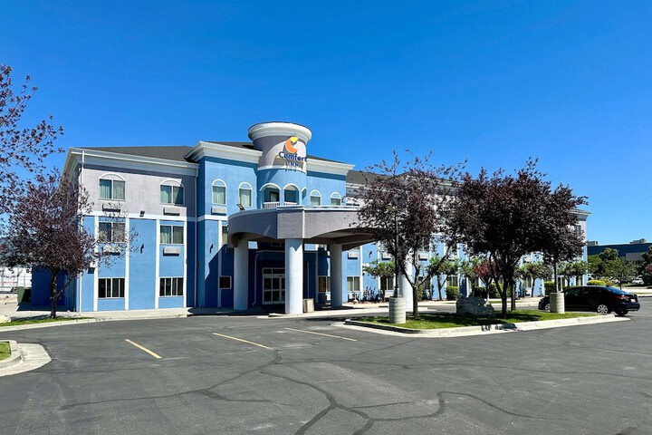 Hotel 2 of 83