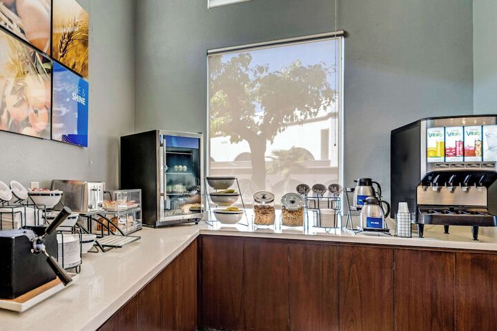 Breakfast/Coffee Service 40 of 44