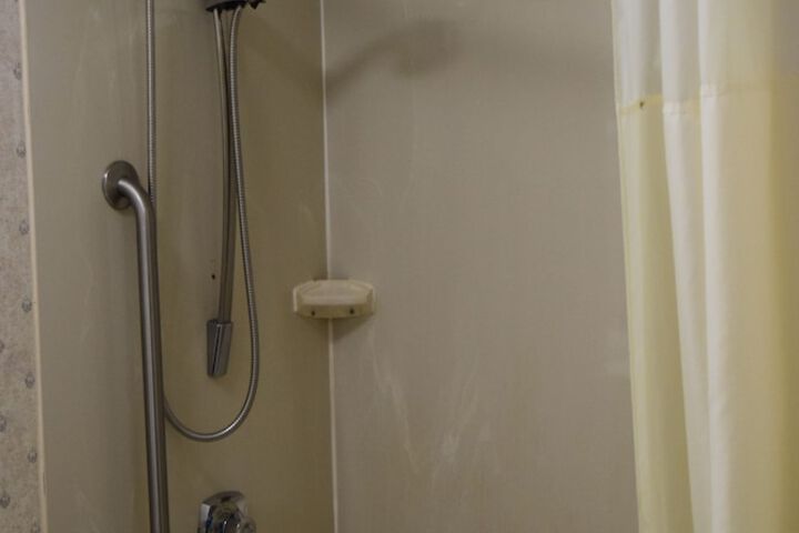 Room 34 of 64