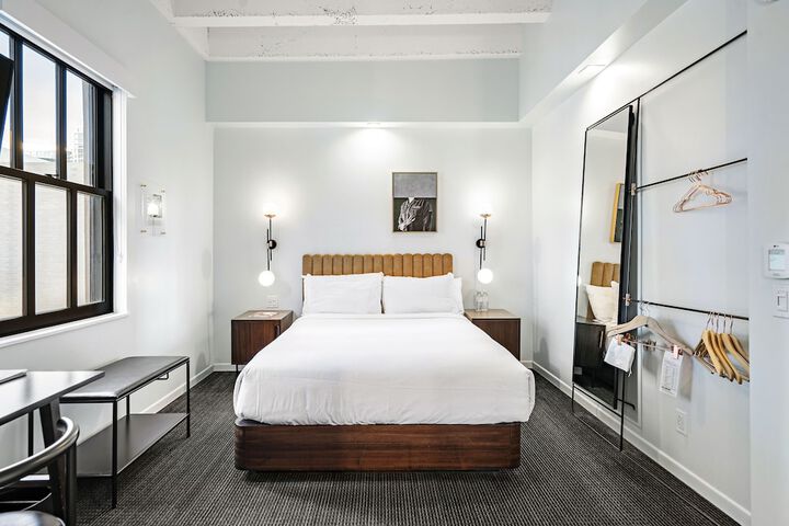 Room 27 of 104