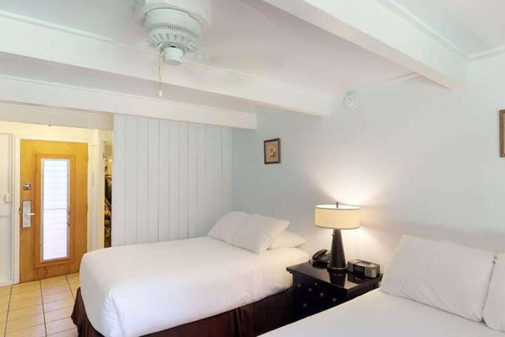 Room 34 of 108