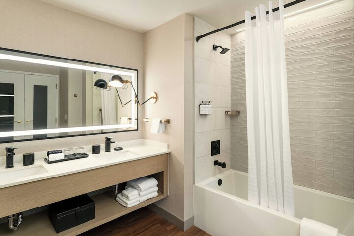 Hotel Effie Sandestin Autograph Collection