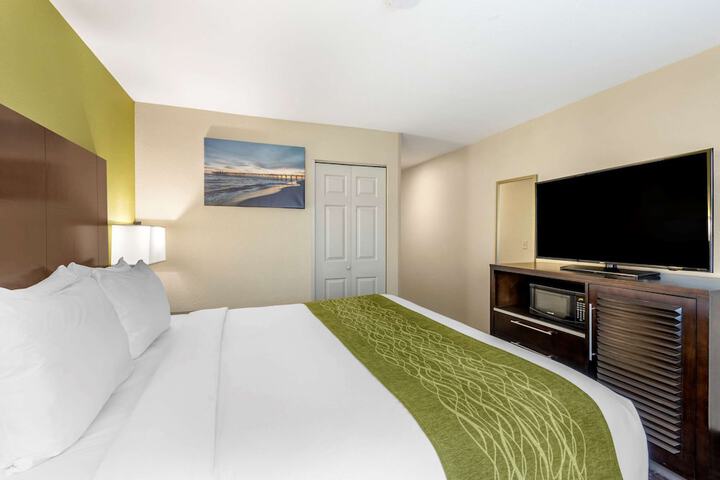 Room 10 of 32