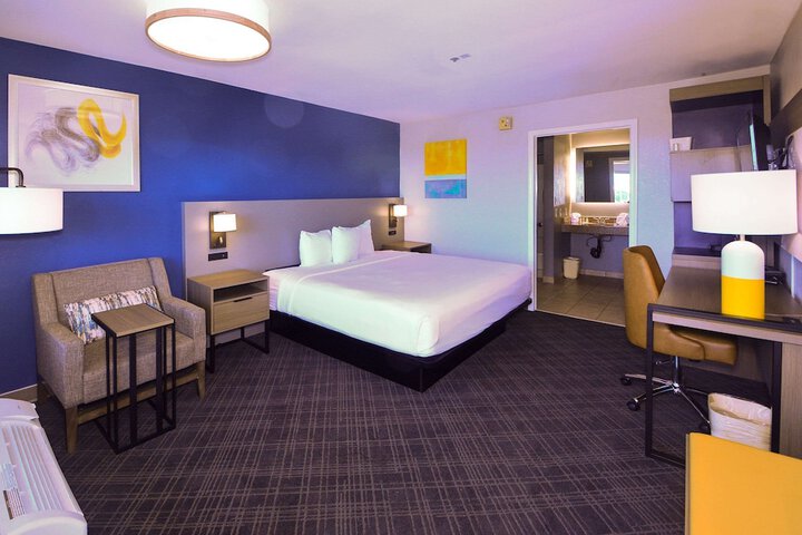 Room 8 of 23
