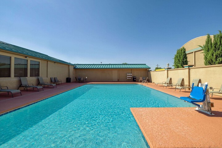 Pool 6 of 28