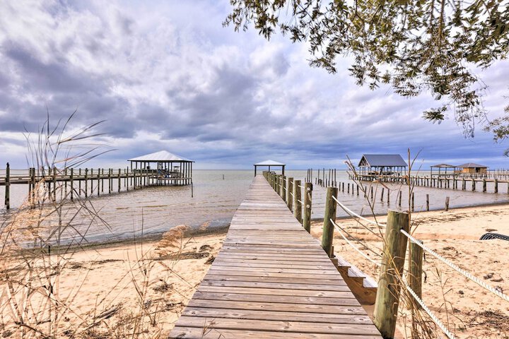 Luxe Fairhope Home w / Covered Patio: Walk to Bay