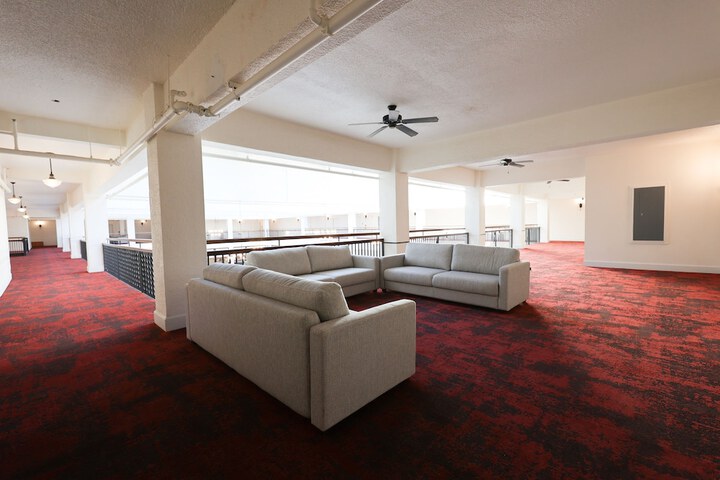 Ballroom/Hall 202 of 220