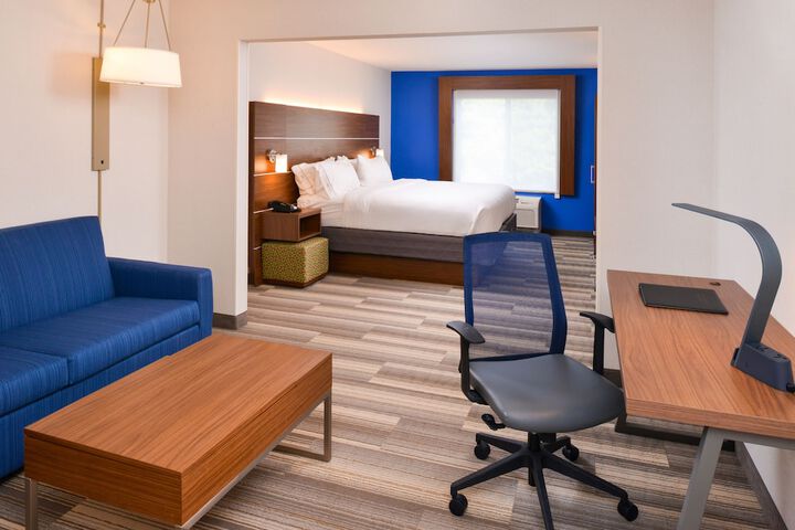 Room 15 of 38
